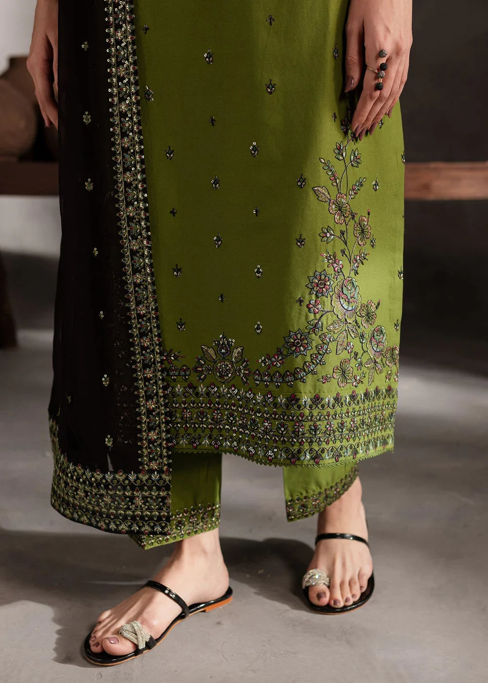 Ezzah 3pcs - Lawn Embroidered dress - Chaudhary Arts